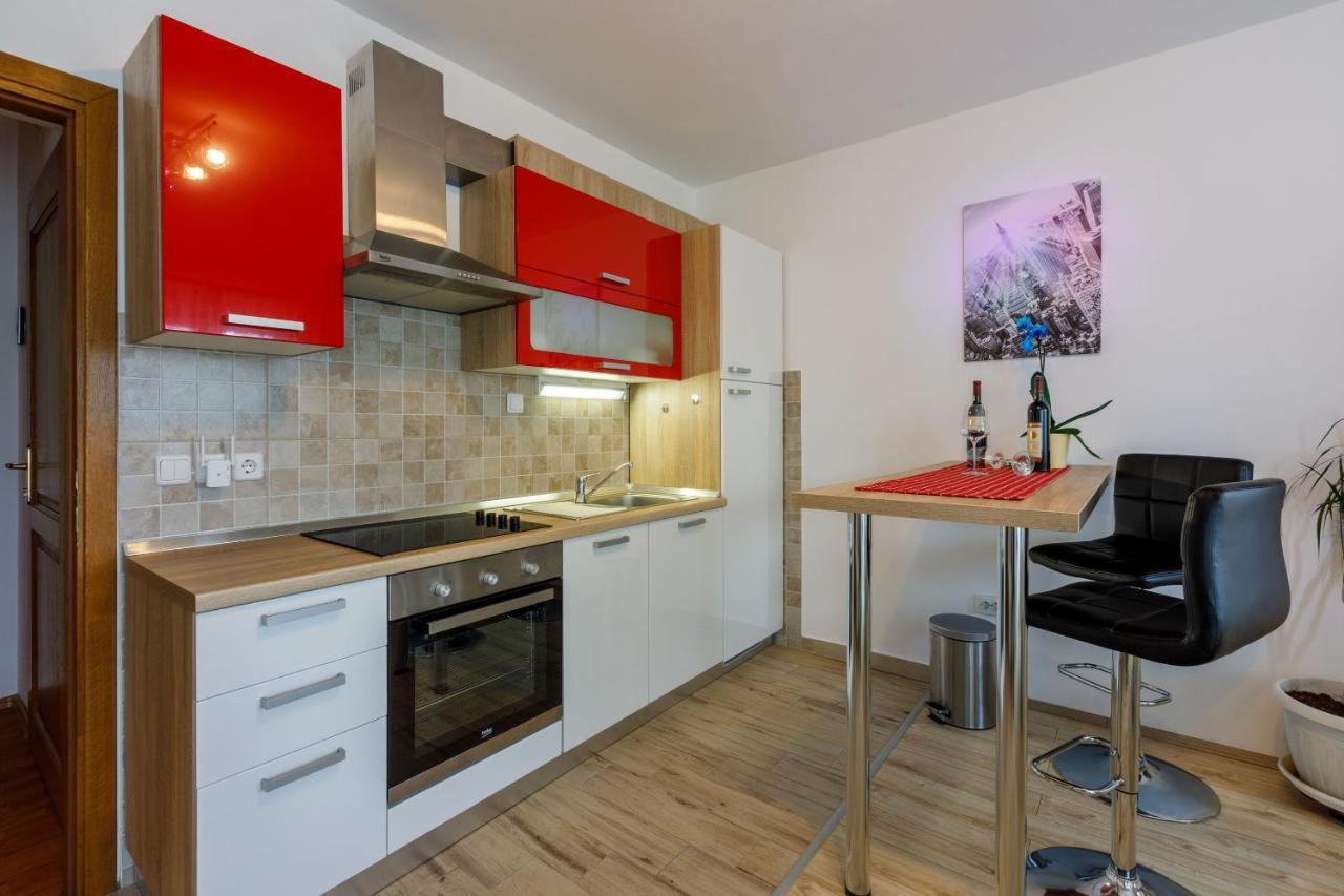 Apartments Dolloree Dramalj Bagian luar foto