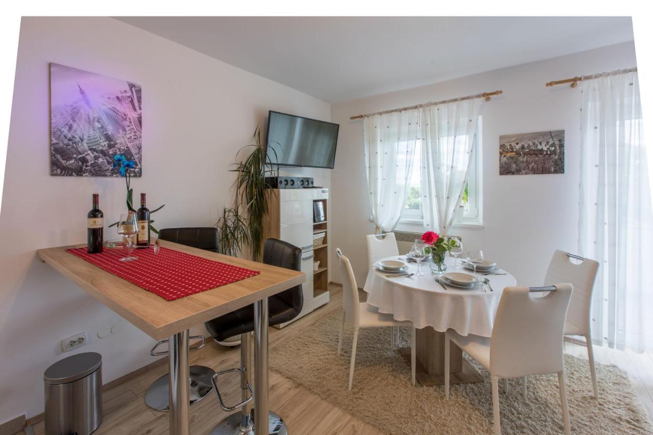 Apartments Dolloree Dramalj Bagian luar foto