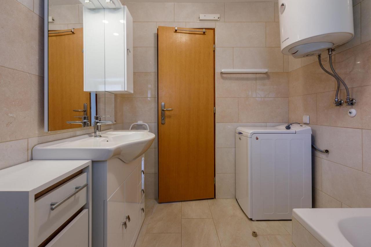 Apartments Dolloree Dramalj Bagian luar foto
