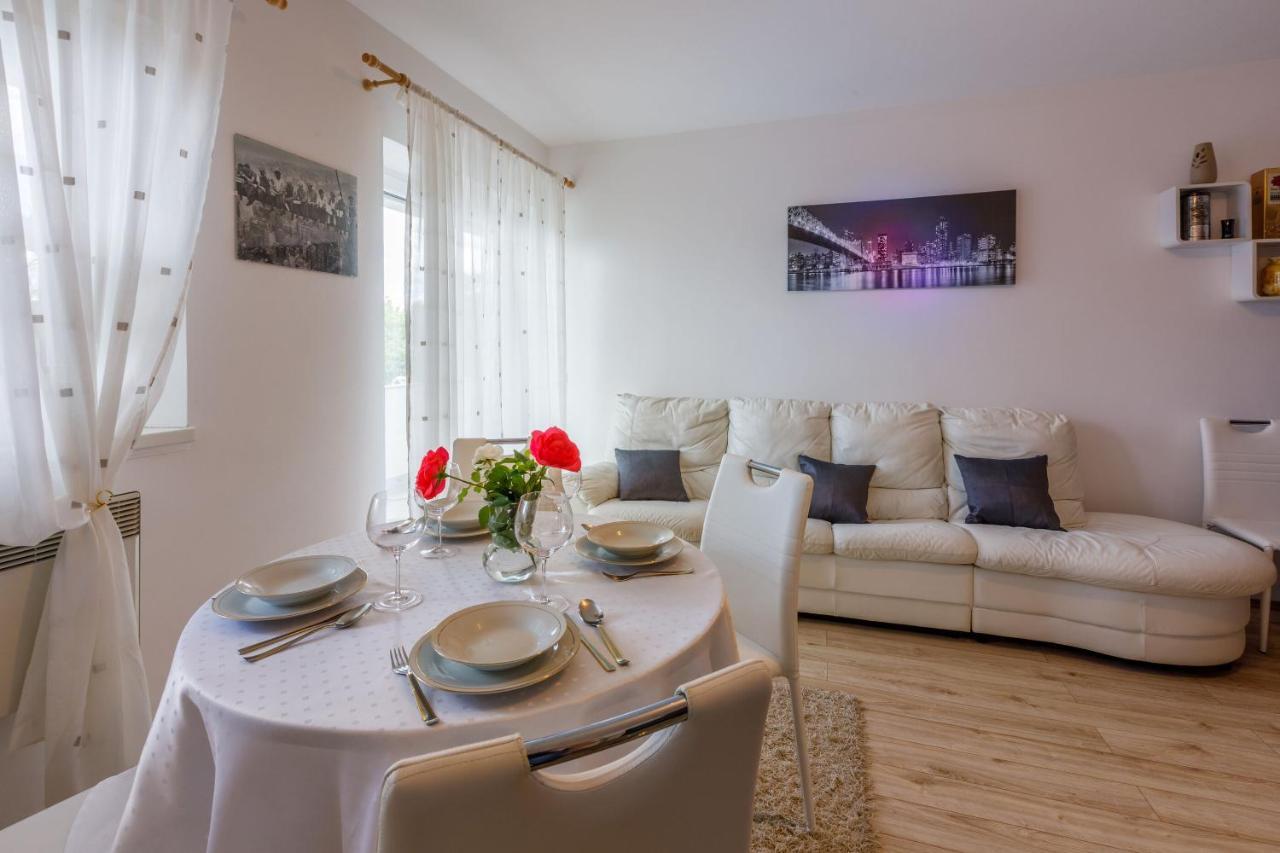 Apartments Dolloree Dramalj Bagian luar foto